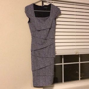 Instantly slimming White House black market dress